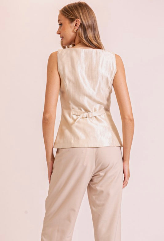 Square button vest